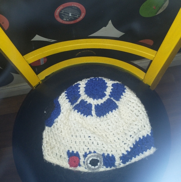 Hand crochet STARWARS R2D2 KIDS HAT !! - Picture 2 of 2
